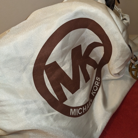 Authentic Michael Kors Grayson Satchel Bag - Picture 9 of 15